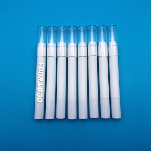 Berita perusahaan terbaru tentang Slim Twist Up Tabung Pena Kosmetik Kosong Dengan Tutup Bening, Solusi Pengemasan Khusus untuk Pembuatan Set Rias