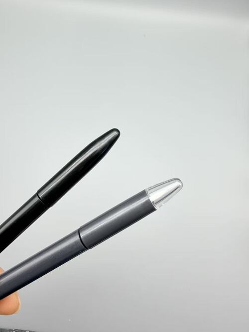 Berita perusahaan terbaru tentang Kemasan Pena Rias Kapas Gaya Ganda untuk Eyeliner Cair & Lip Tint