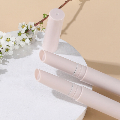 Harga yang bagus Semua Jenis Kulit Tabung Stick Eyeshadow Twist Up Custom Empty Lipstick Container Pengemasan on line